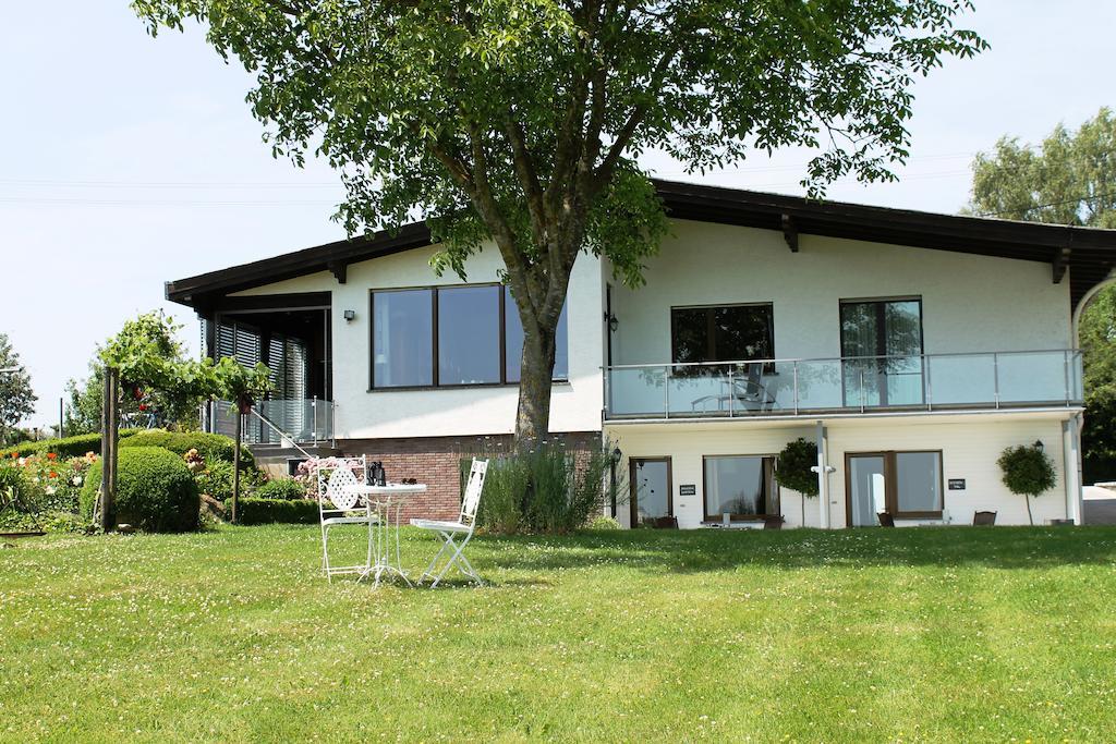 Ferienwohnungen Eifelblick Lutzerath エクステリア 写真